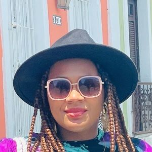 Meet your Posher, Damika